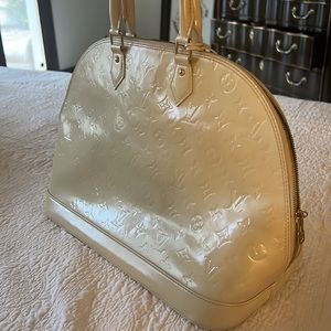 AUTHENTIC LARGE LOUIS VUITTON Ivory patent shiny ALMA